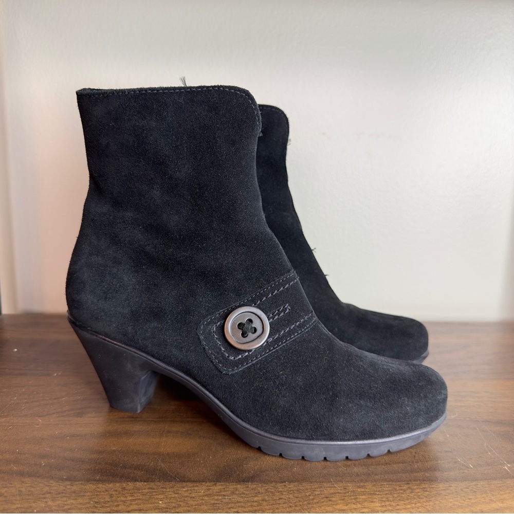 C La Canadienne Black Suede Heeled Ankle Boots Sz 7.5